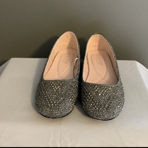 DeBlossom Collection pewter color rhinestone flat dress shoe size 8